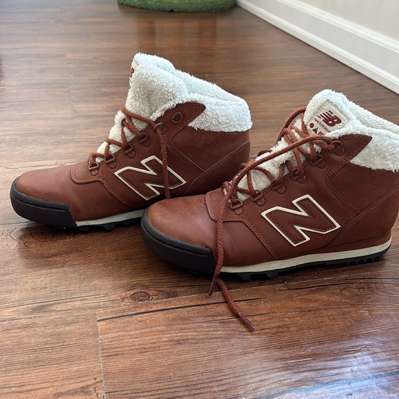 Women’s New Balance Sherpa Lined Hiking Boots - Picture 2 of 7